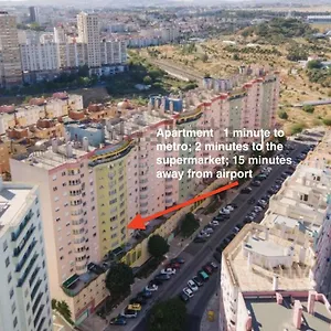 1-minute Walk To The Metro And 2 To The Supermarket Lisboa