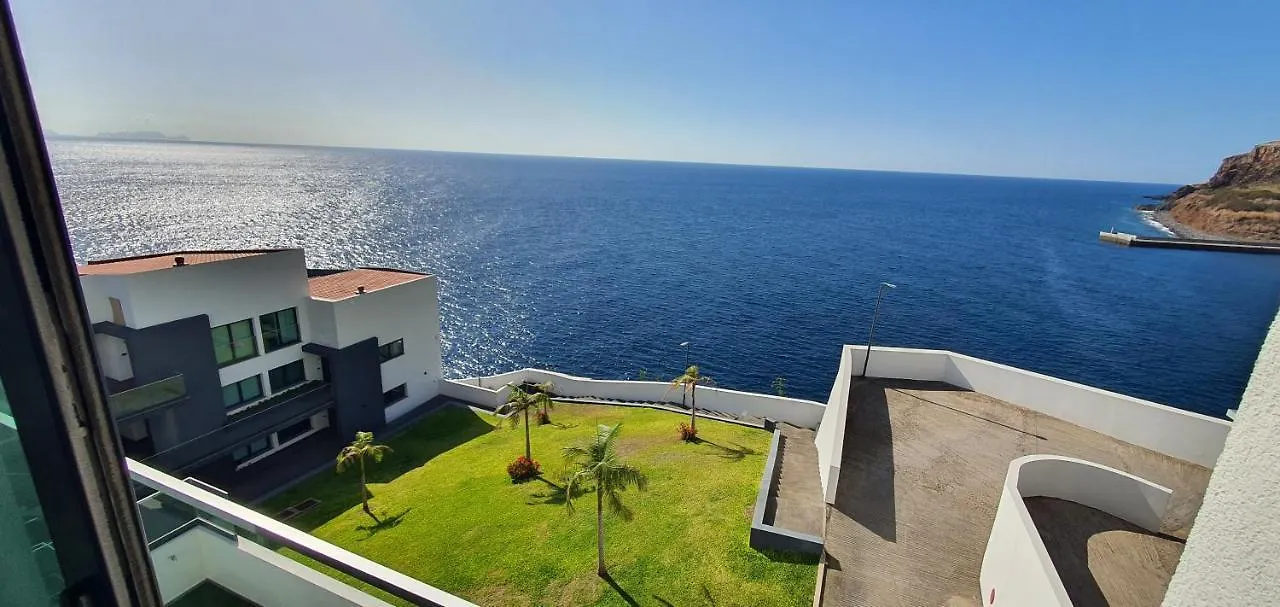 Apartamento T2-5M Aeroporto Cr7 Santa Cruz  Portugal