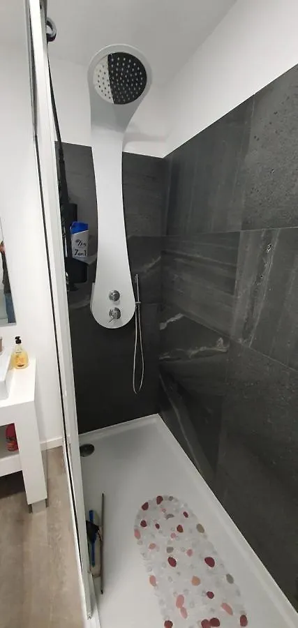 Appartement Apartamento T2-5M Aeroporto Cr7 Santa Cruz  Portugal